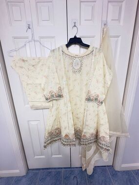 Embroidered Cream Floral Suit with Dupatta in size 23”